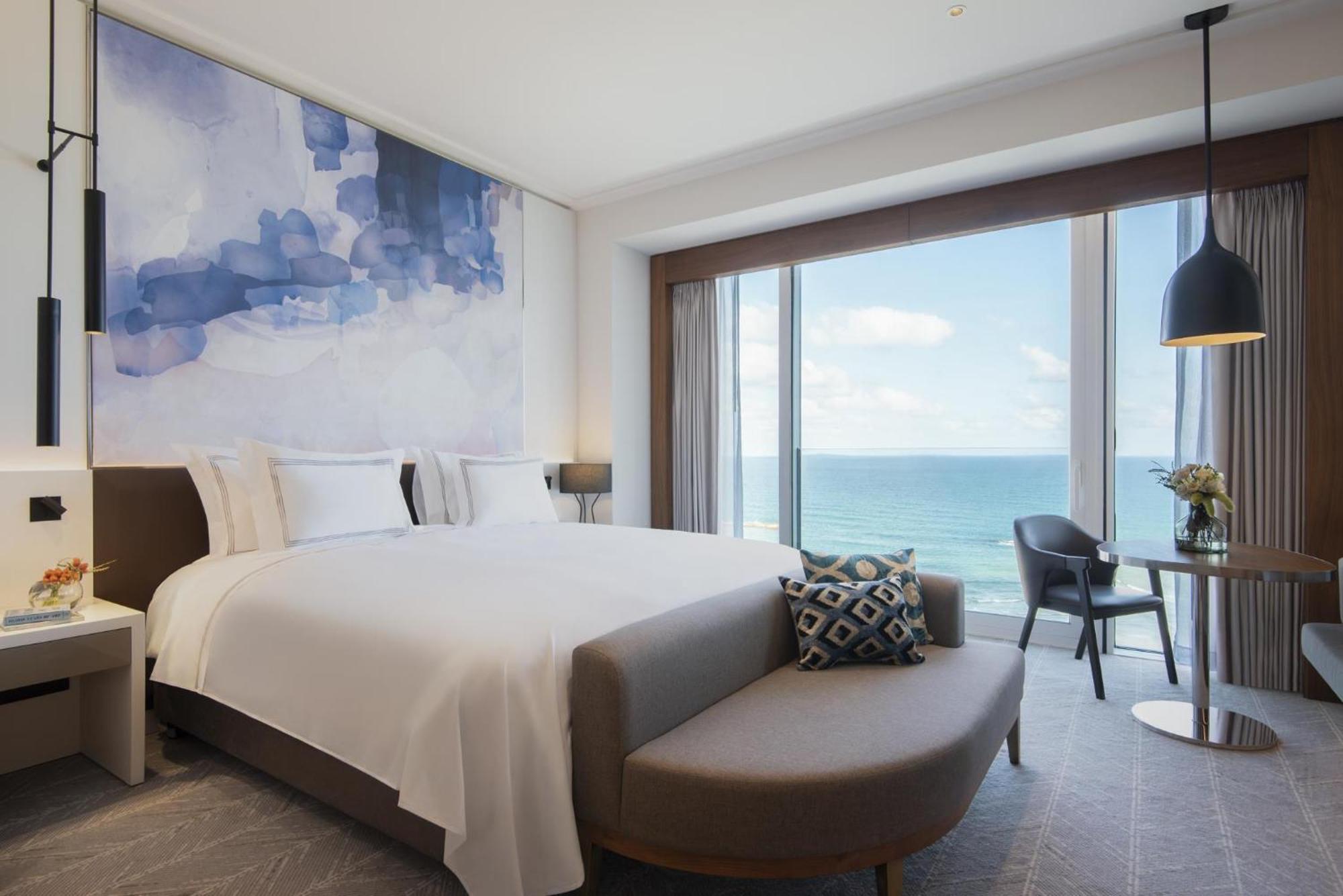 Deluxe Sea Front Room