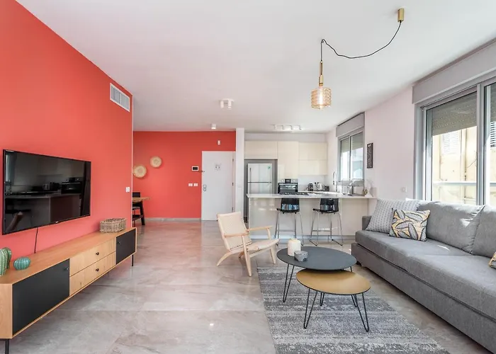 3 Bedrooms Apt Balcony & Parking Near Banana Beach Tel Aviv admite animales