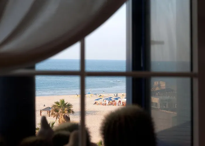Chic 3Br Apt W Sauna & Parking On The Beach By Sea N' Rent Tel Aviv che accetta animali