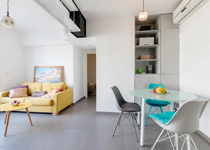 Bright 2 Bedroom In Hype Neighborhood By Feelhome Tel Aviv admite animales