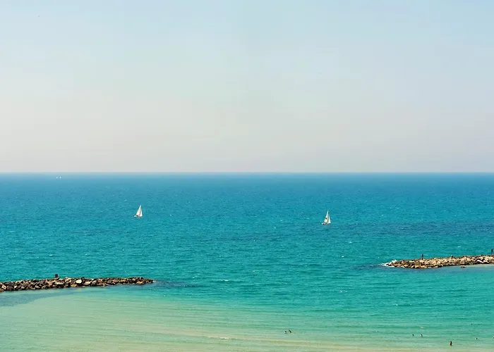 Excellent Beachfront Apt W/ Pool Access By Sea N' Rent Tel Aviv