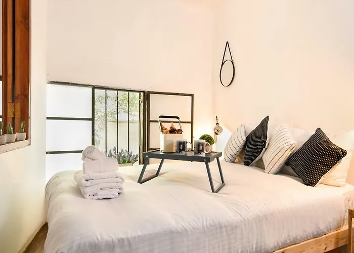 Hidden Garden Apt Central 4Min Walk To The Beach By Sea N' Rent Tel Aviv