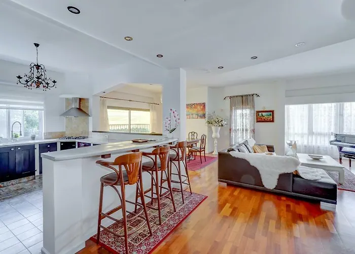 Huisdiervriedelijke Charming Spacious 4Br Apt Near The Sea Tel Aviv
