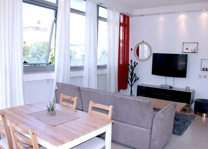 Central Apartment With Shelter Room -1 Bedroom & Living Room And Balcony Tel Aviv